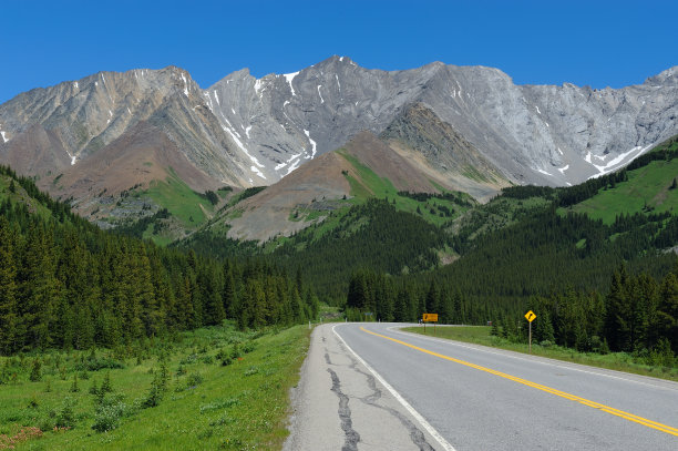 通往加拿大肘部羊荒地省立公园的道路的美丽照片图片下载