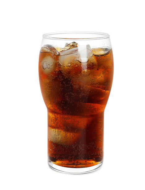 一杯清爽的苏打饮料，白色的冰块图片下载