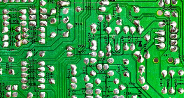 微机线路板上印刷布线的宏特写。图片下载