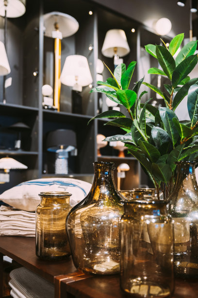 迪拜码头停泊的游艇和城市天际线全景图片下载