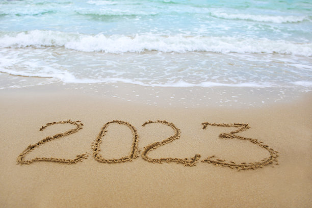 2023年写在沙滩上的海。图片下载
