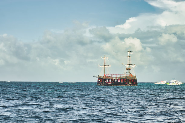 海盗船航行图片下载