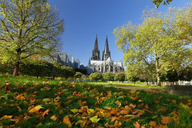 德国科隆大教堂的秋天图片下载