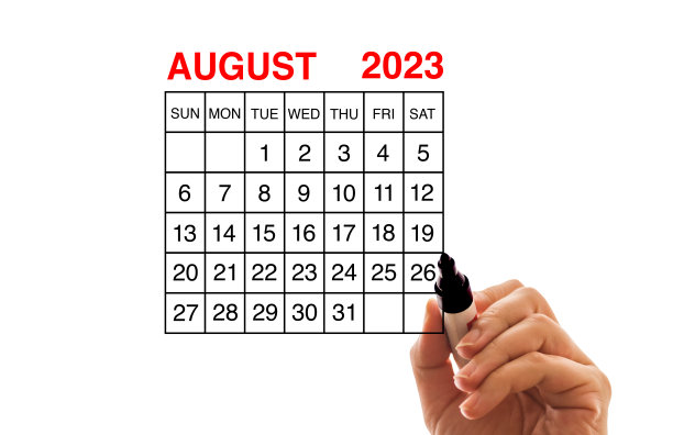 2023日历8月白色背景图片下载