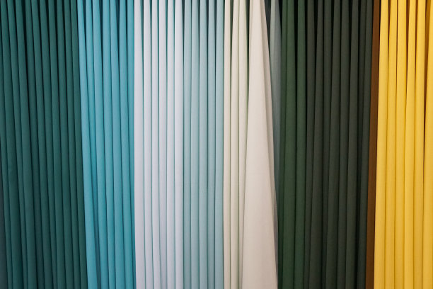 五颜六色的披肩或围巾图片下载