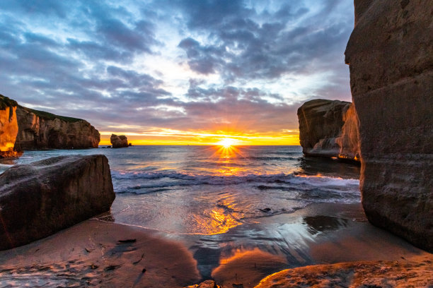 新西兰达尼丁附近的隧道海滩的美丽照片图片下载