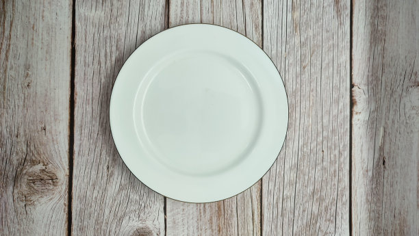 白色空盘子图片下载