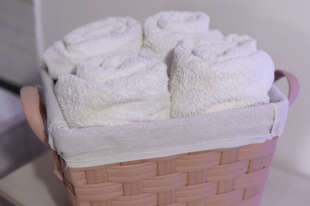 篮子里毛巾的选择性聚焦镜头图片下载