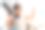一名白人女性在海滩上用专业相机拍照图片下载