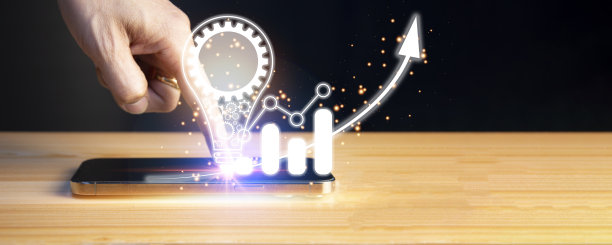 商业人概念用手指按在智能手机上，商业成功图片下载