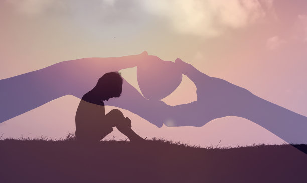 给悲伤的孩子帮助和爱。图片下载