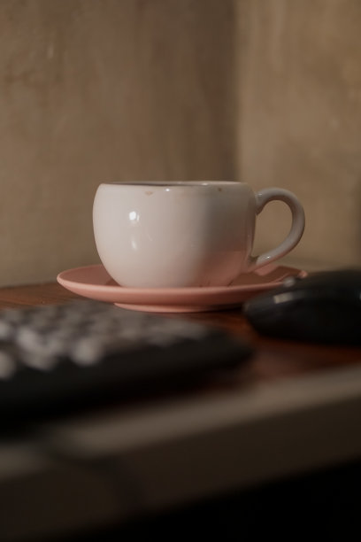 桌上的咖啡图片下载