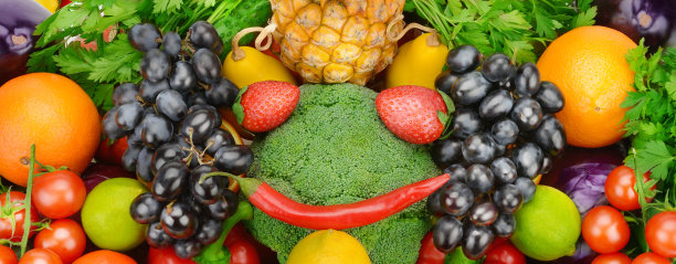 明亮的背景由各种蔬菜和水果。图片下载