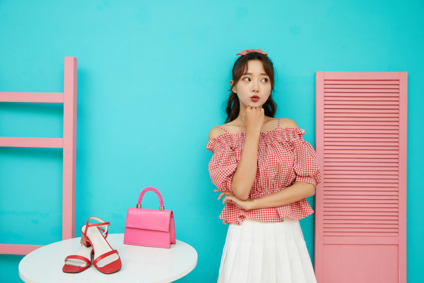 一位年轻亚洲女性的彩色肖像图片下载