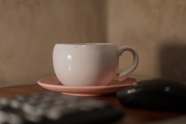 桌上的咖啡图片下载