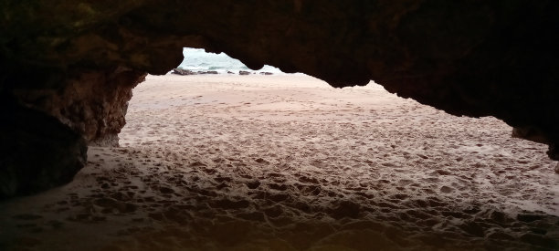 沙滩洞穴内部图片下载