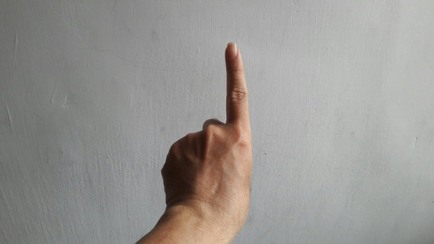 男人手掌孤立的姿势。手姿势特写。在自然日光下各种奇怪的手部部位的各种姿势的照片。图片下载