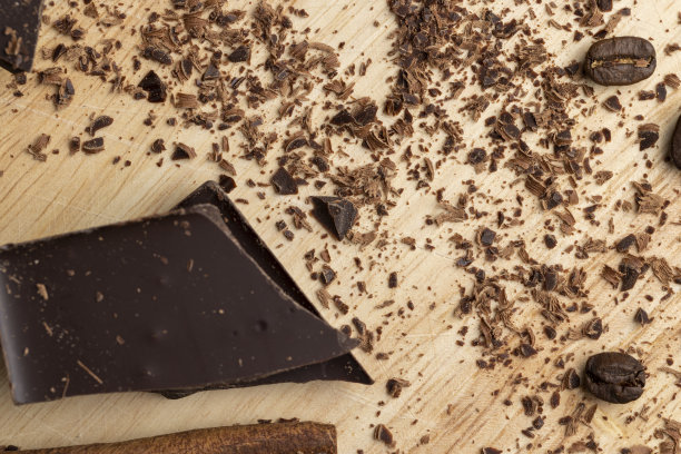 由可可和糖制成的甜巧克力图片下载