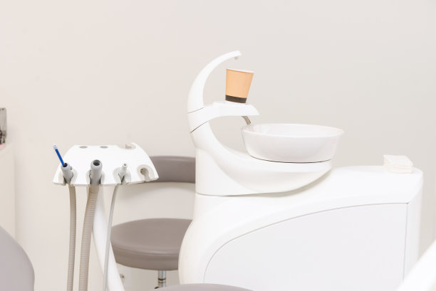 口腔正畸中心的现代化牙科设备照片图片下载