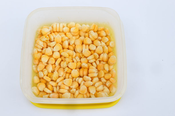 成堆的冷冻玉米孤立在白色。植物保护图片下载