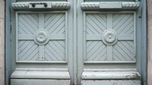 浅蓝色木门图片下载