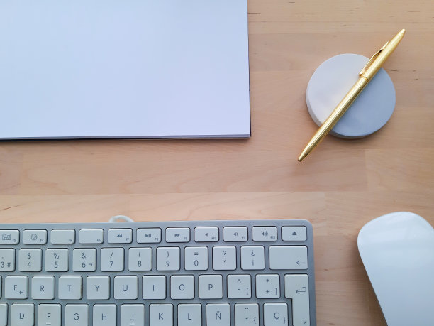 居家办公木桌图片下载