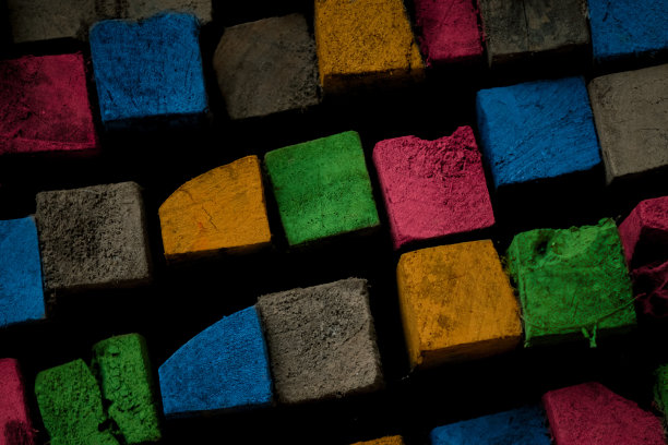 五颜六色的木块堆叠图片下载