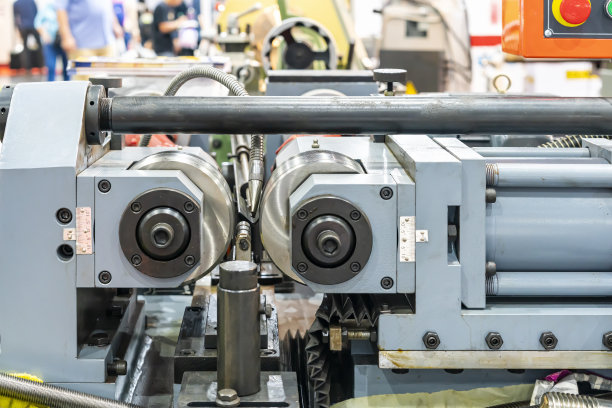 工业生产用全自动液压卧式滚丝机的两个滚丝模图片下载