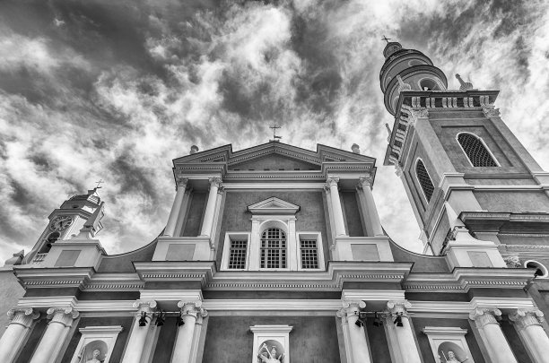 位于法国芒通老城的圣米歇尔阿尔change大教堂图片下载