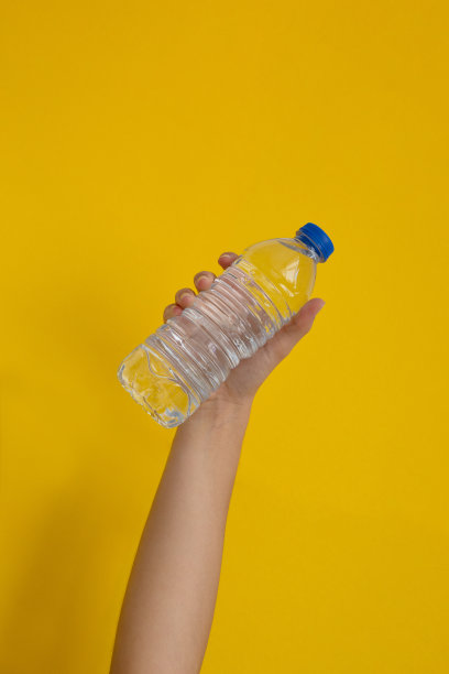 塑料水瓶与有趣的背景图片下载