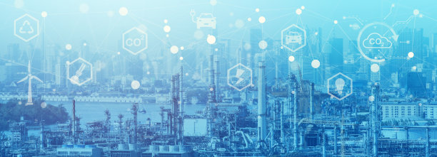 未来现代炼油厂为节约城市居民能源的产业理念。清洁电力燃料环保地铁宽横幅背景。图片下载