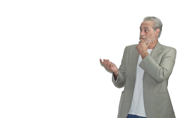 一个穿着西装，留着胡子的成熟男人在白色背景下看着什么东西图片下载