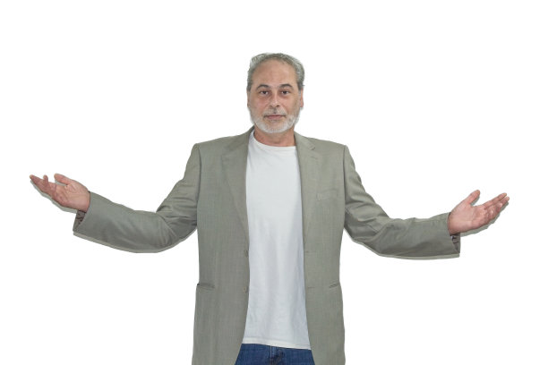 白色背景下，穿着西装，张开双臂的成熟男子图片下载