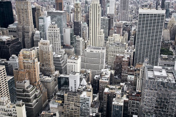 美国纽约市阴天的现代摩天大楼图片下载