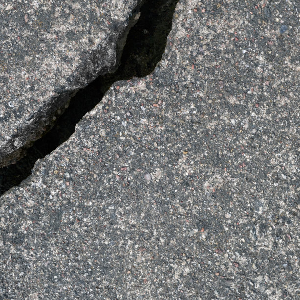 老旧风化开裂的灰黑色柏油路纹理图案，大细节受损的纹理沥青粗糙背景平铺，垂直粗糙的纹理破碎图案宏观特写垃圾复制空间图片下载