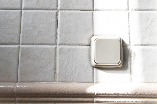 浴室里的电灯开关。图片下载