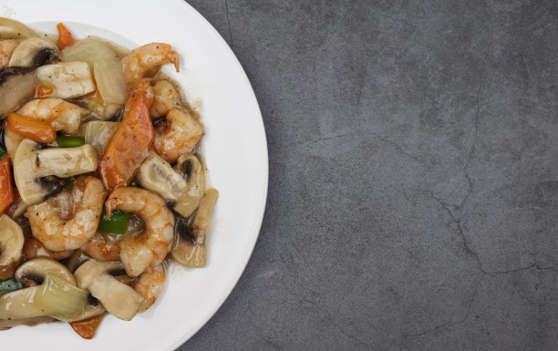 炒杂碎配虾。有空格的东方菜图片下载