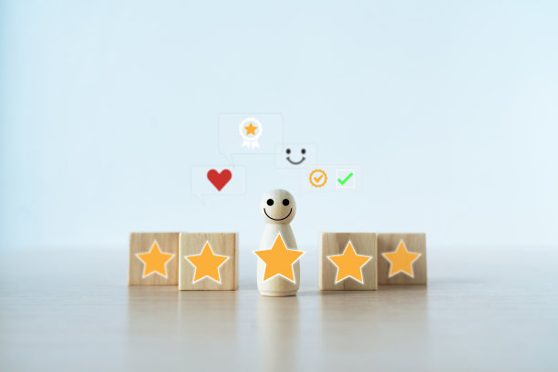 满意的客户或客户评价最佳的产品性能和优秀的服务质量反馈。公司或公司正面口碑在线调查，评价等级和排名良好图片下载