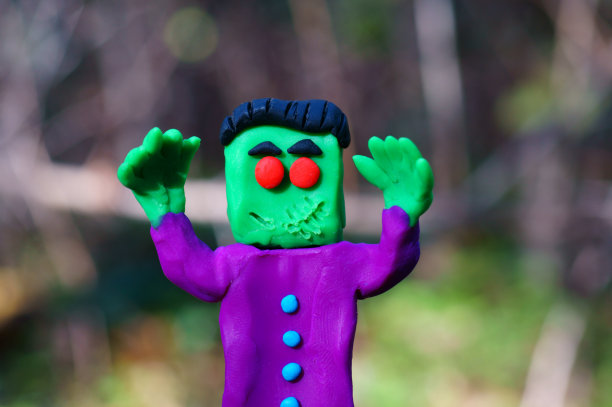 奇怪的怪物想吓唬人。图片下载