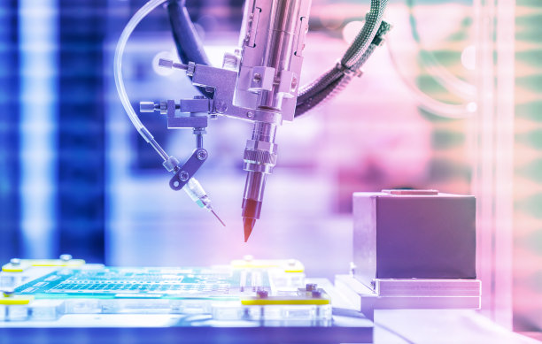 用于印刷电路板(PCB)组装机焊接或焊接零件的自动机器人图片下载