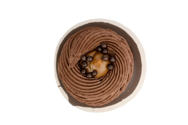 甜点巧克力蛋白酥配百香果和焦糖图片下载