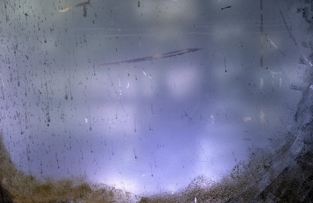 画在窗玻璃上，画垃圾的背景图片下载