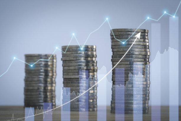 硬币堆叠增长图概念的业务，金融，经济，投资，市场，存款，银行，基金，贷款，储蓄，钱和会计思想的计划发展到成功。图片下载