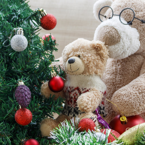 泰迪熊装饰圣诞树图片下载