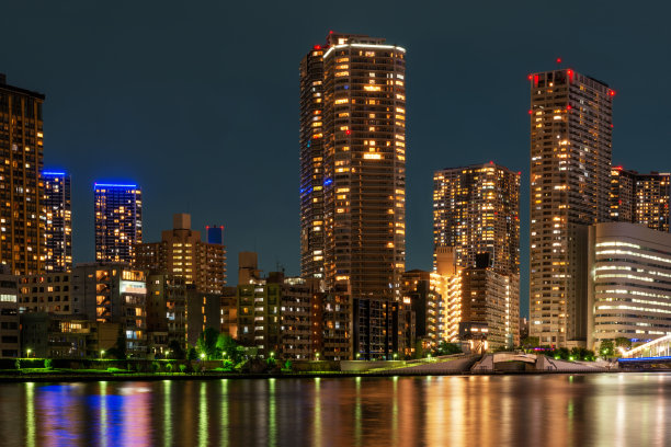 美丽的夜晚现代建筑城市景观与东京高层建筑，日本，南渡市，旅游背景图片下载