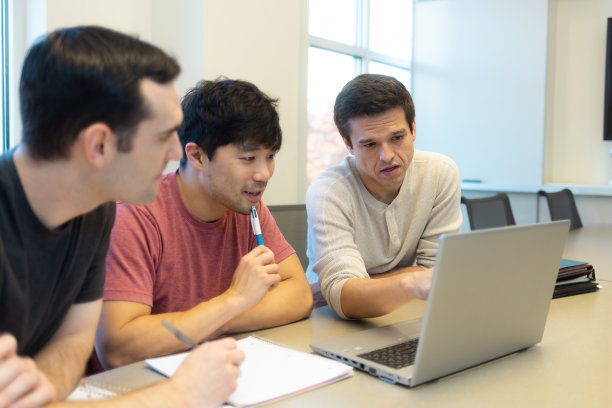 大学生-导师-小组教学-自习室-广角图片下载