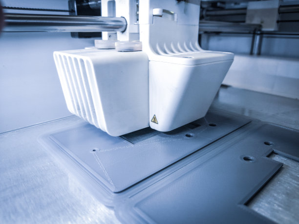 使用塑料线材通过增材制造技术进行3D打印的打印机图片下载