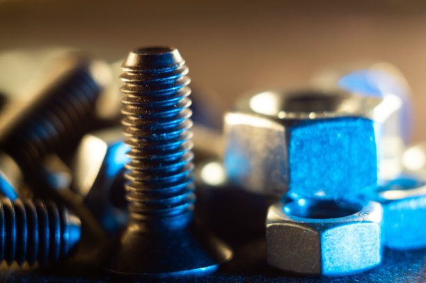 金属螺丝和螺栓的特写镜头图片下载