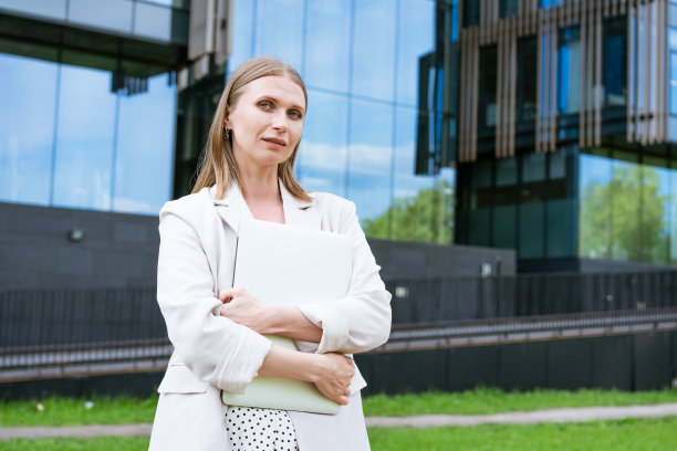肖像美丽迷人，时尚华丽，华丽的女鲨鱼酋长图片下载