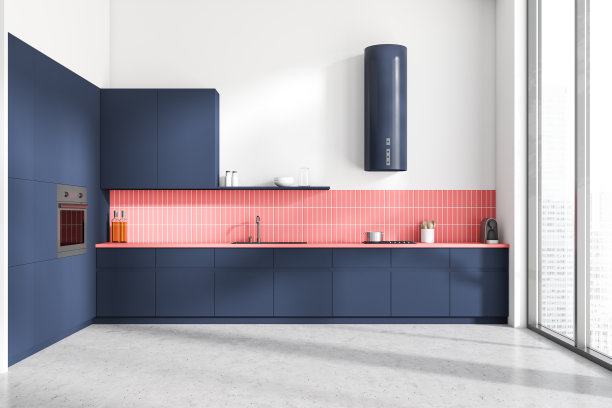 色彩丰富的厨房内部配有烹饪空间和厨具，全景窗户图片下载